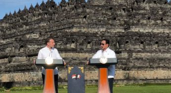 Presiden Emmanuel Macron Kagumi Keindahan Candi Borobudur